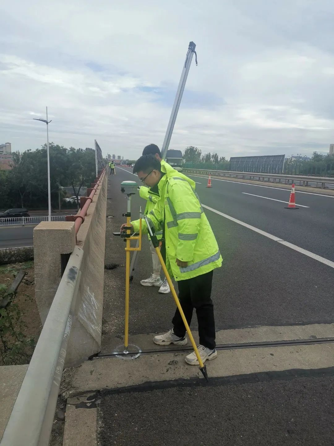 沈海高速公路两城至汾水段征地放线工作正式启动